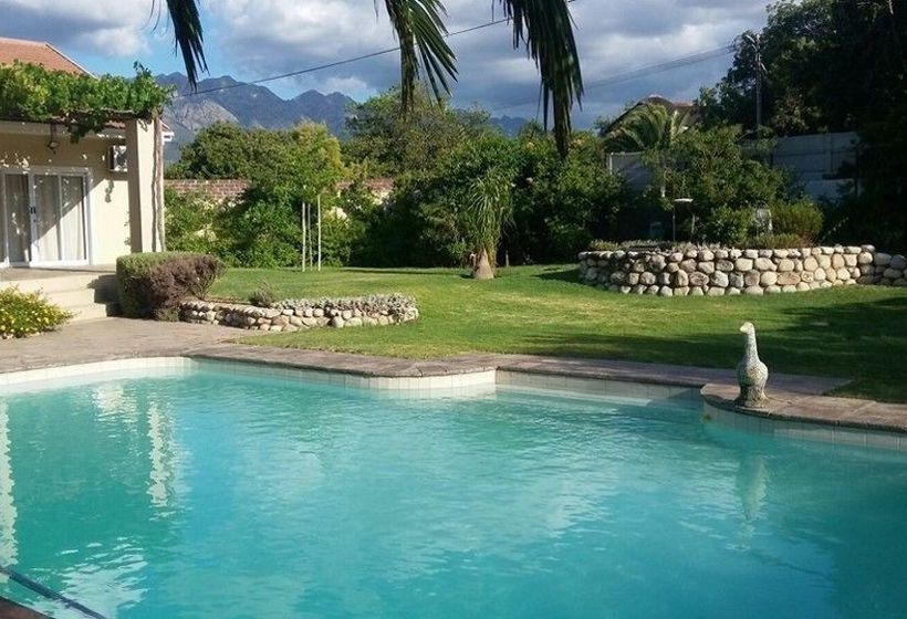 مبيت وإفطار African Tulip Guesthouse