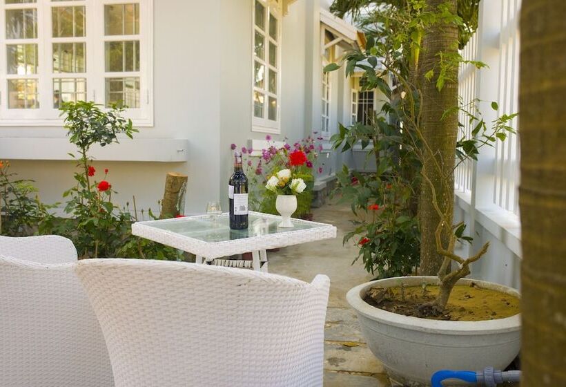 تختخواب و صبحانه The Moon Villa Hoi An