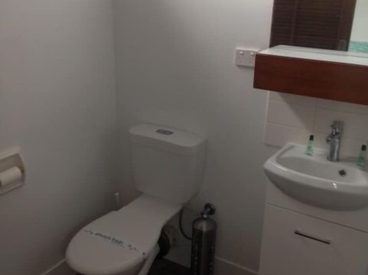 Elmore Victoria Hotel Motel