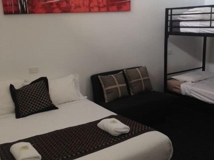 Elmore Victoria Hotel Motel