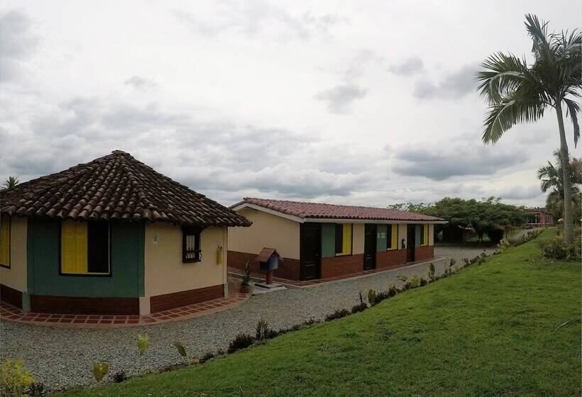 هتل Campestre Tucanes