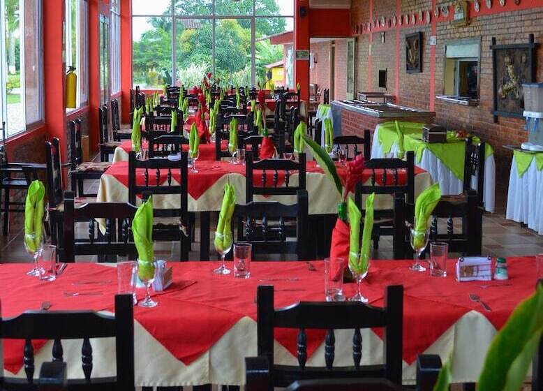 هتل Campestre Tucanes