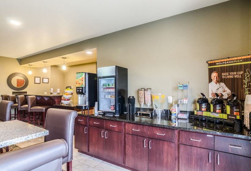Cobblestone Hotel & Suites   Mccook