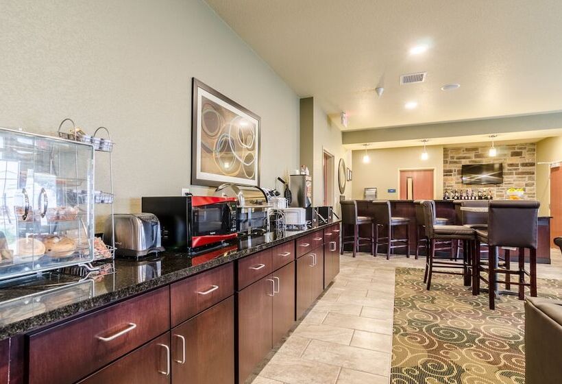 Cobblestone Hotel & Suites   Mccook