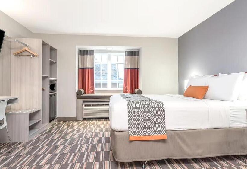 Отель Coratel Inn & Suites By Jasper Rochester