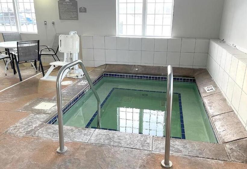 Отель Coratel Inn & Suites By Jasper Rochester