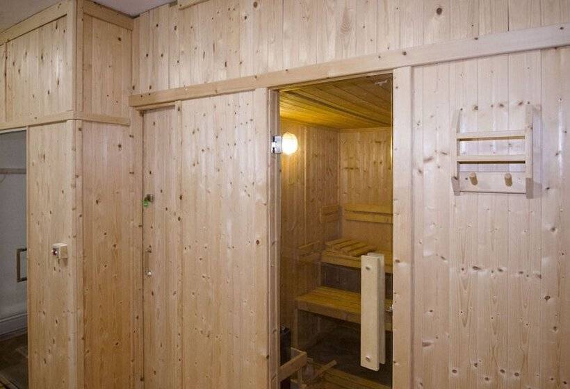 هتل Crofton House