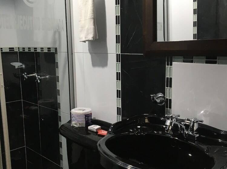 酒店 Ejecutivo Embajada