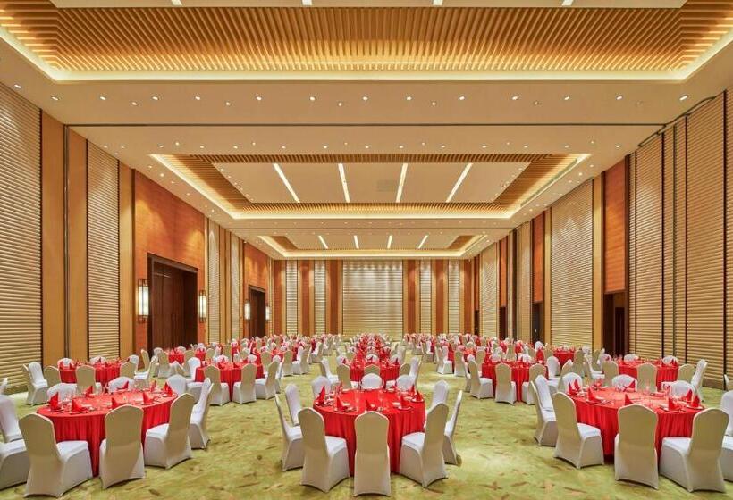 בית מלון כפרי Four Points By Sheraton Chengdu, Pujiang Resort