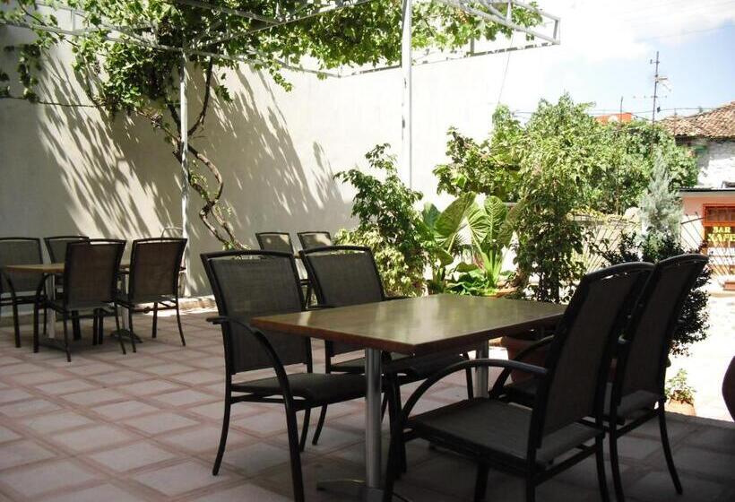 فندق Guest House Bujtina Leon