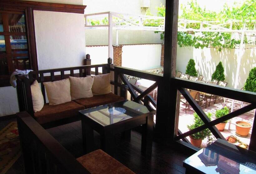 فندق Guest House Bujtina Leon