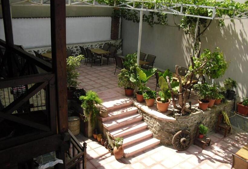 فندق Guest House Bujtina Leon