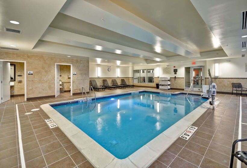 בית מלון כפרי Hilton Garden Inn Detroit Troy