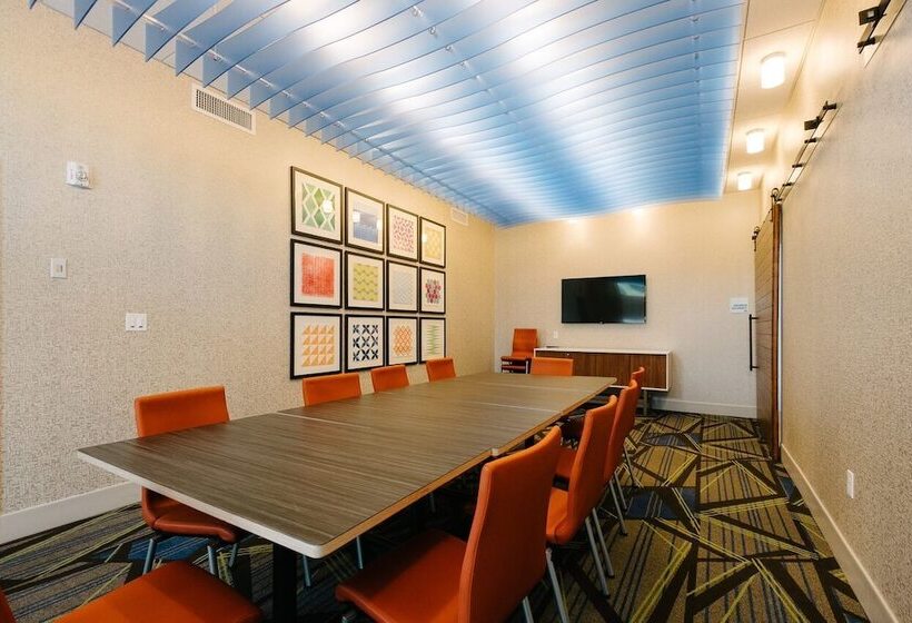 בית מלון כפרי Holiday Inn Express & Suites Eagan   Minneapolis Area, An Ihg