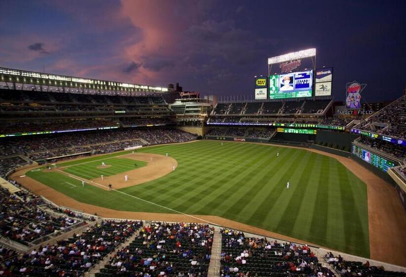 هتل Holiday Inn Express & Suites Eagan   Minneapolis Area, An Ihg