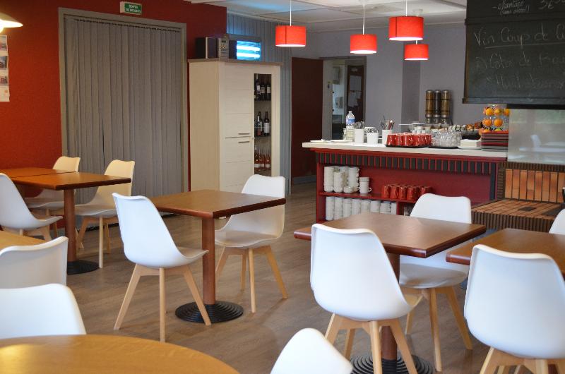 Отель Initial By Balladins La Rochesuryon