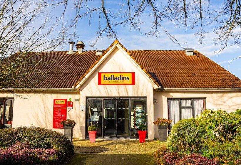 Отель Initial By Balladins La Rochesuryon