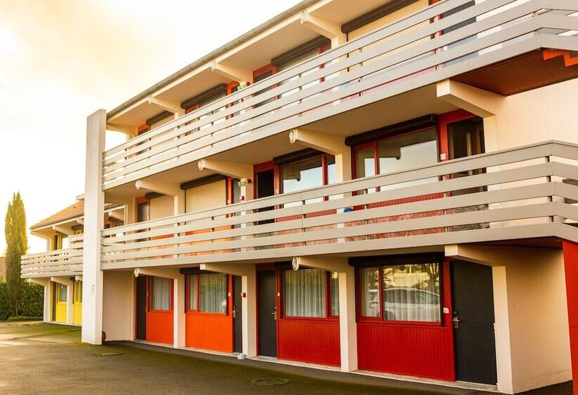 Отель Initial By Balladins La Rochesuryon