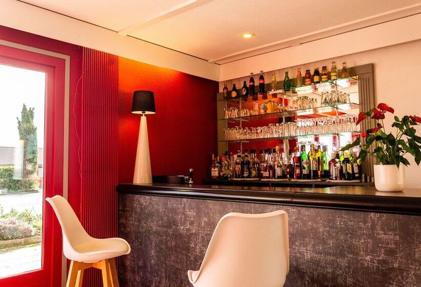 Отель Initial By Balladins La Rochesuryon