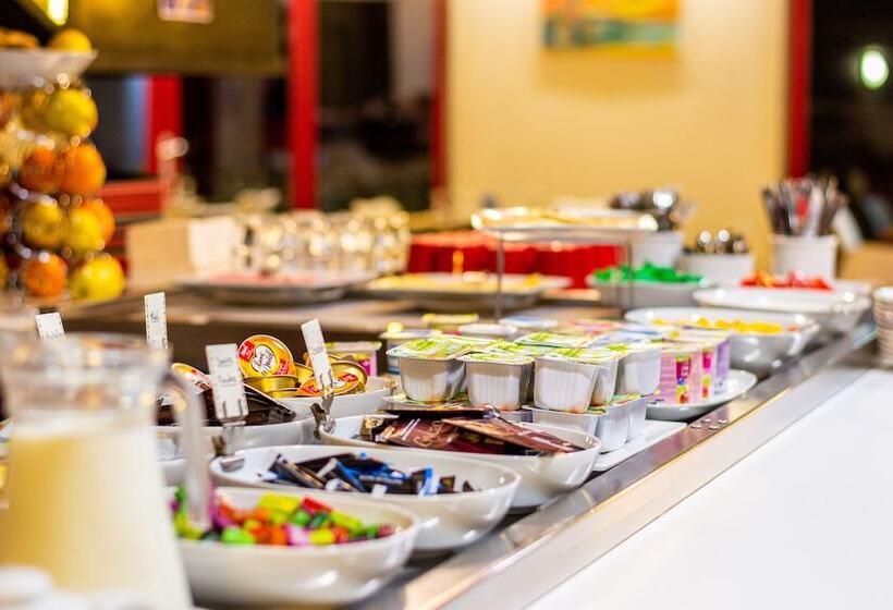 Отель Initial By Balladins La Rochesuryon