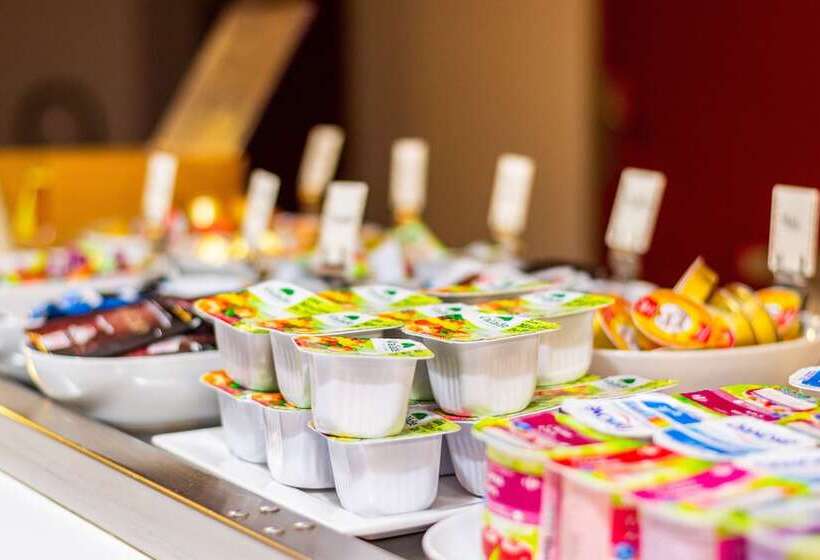 Отель Initial By Balladins La Rochesuryon