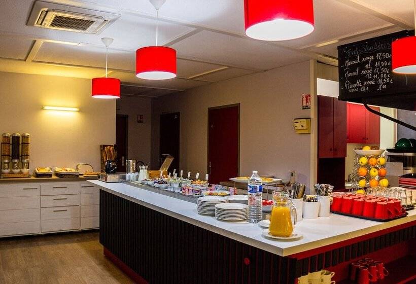 Отель Initial By Balladins La Rochesuryon