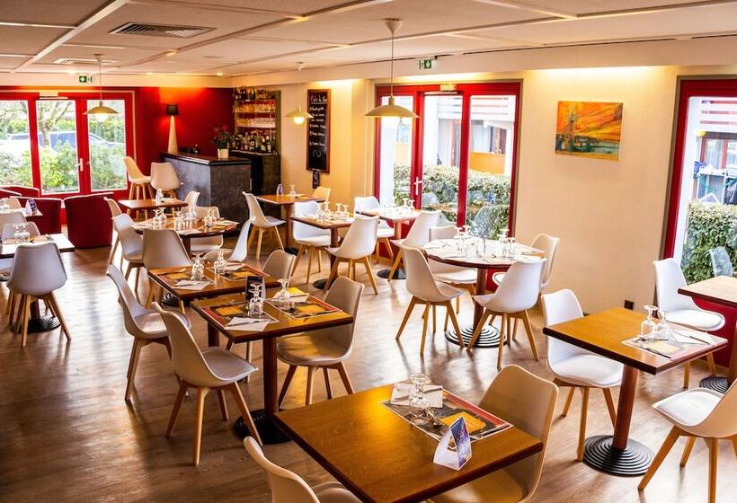 Отель Initial By Balladins La Rochesuryon