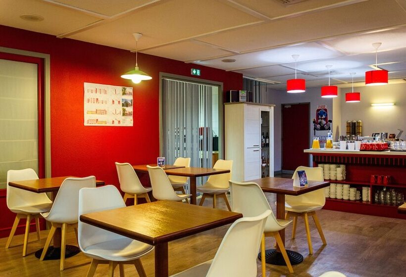 Отель Initial By Balladins La Rochesuryon