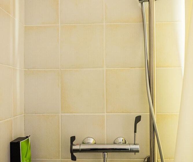 Отель Initial By Balladins La Rochesuryon