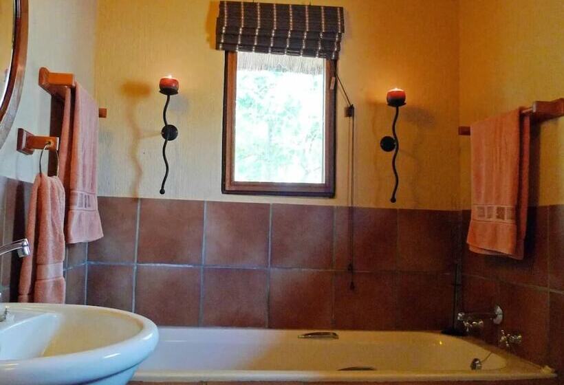 בית מלון כפרי Masodini Game Lodge