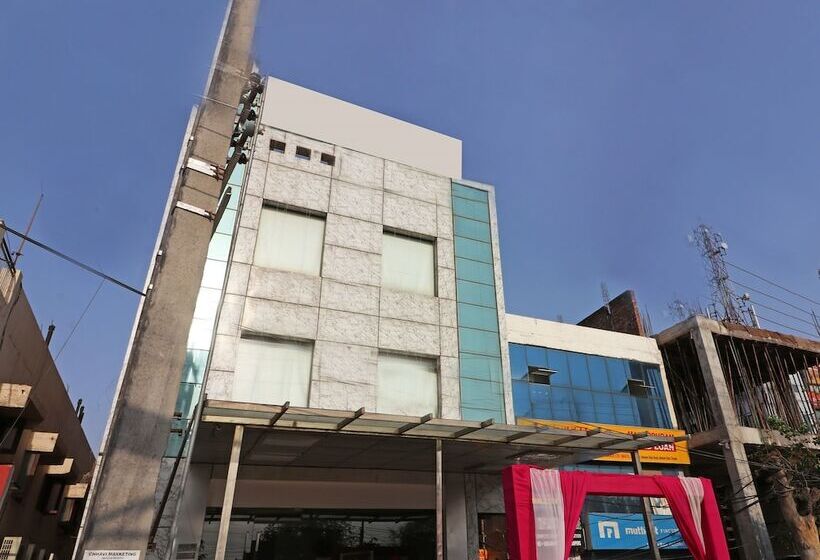 Отель Oyo Premium Neelam Chowk