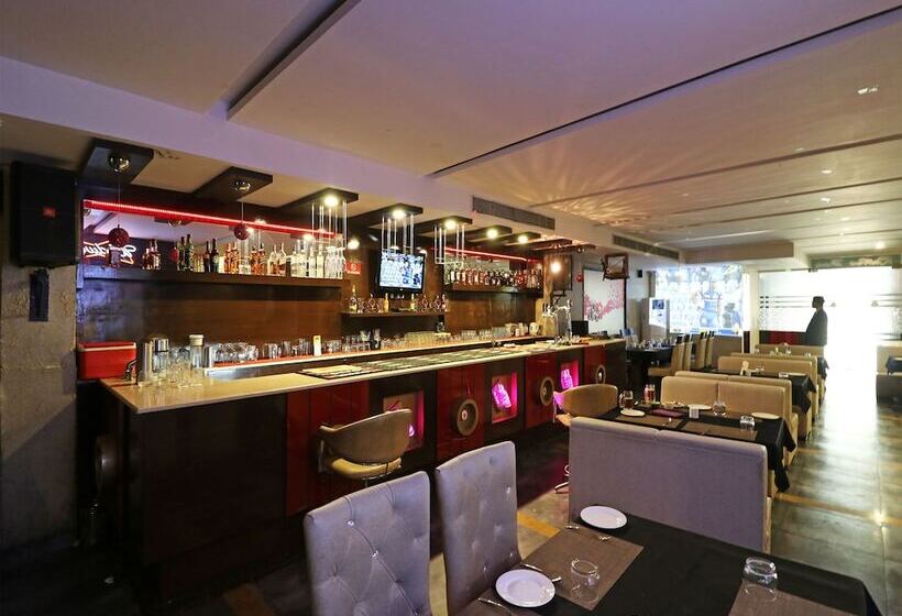 Отель Oyo Premium Neelam Chowk