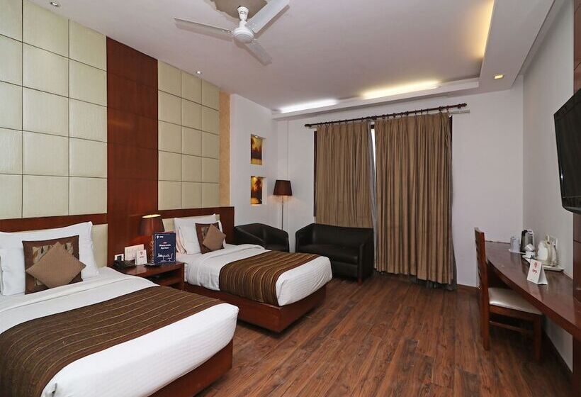 Отель Oyo Premium Neelam Chowk