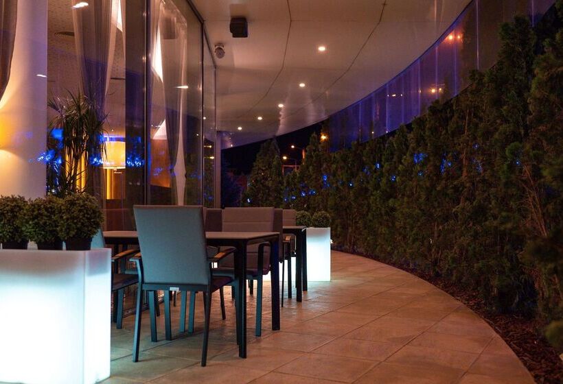 ホテル Ramada Plaza Craiova