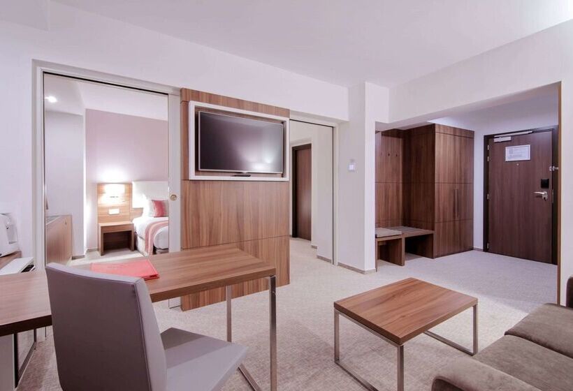 ホテル Ramada Plaza Craiova