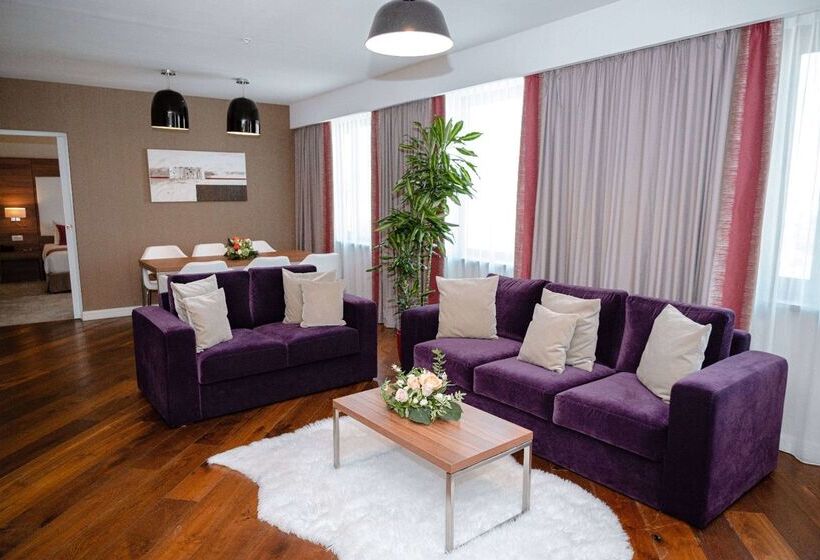 ホテル Ramada Plaza Craiova