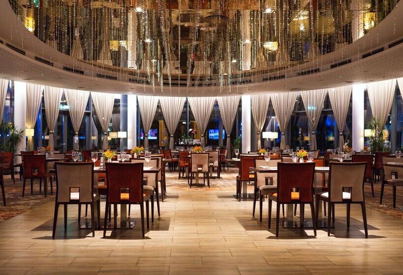 ホテル Ramada Plaza Craiova