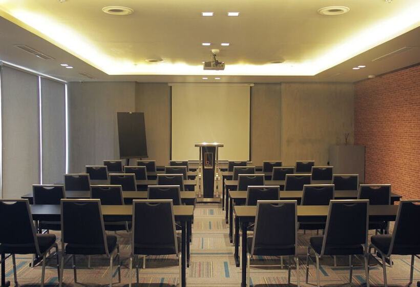 The B Hotel Quezon City