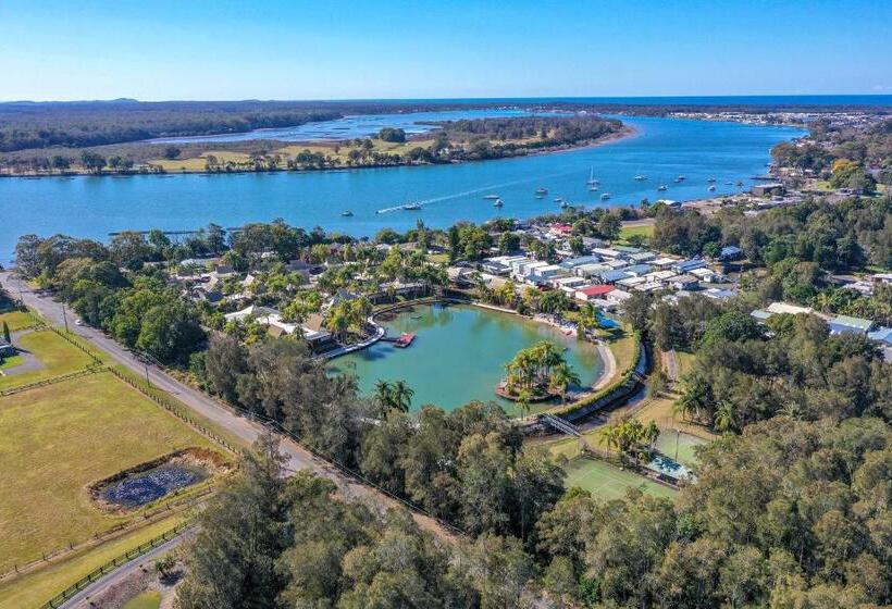 ホテル Ultiqa Village Resort