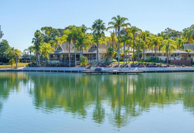 Отель Ultiqa Village Resort