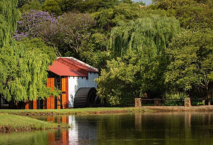 ホテル Valley Of The Rainbow Estate