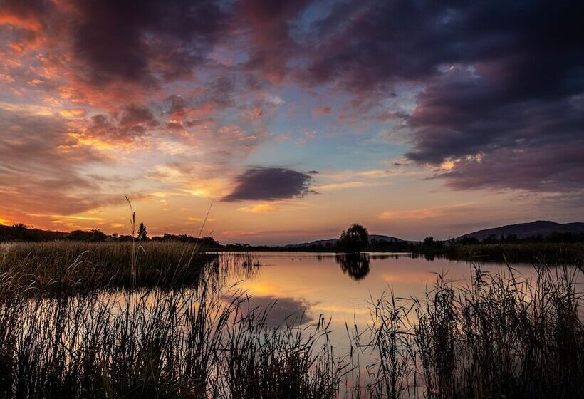 ホテル Valley Of The Rainbow Estate