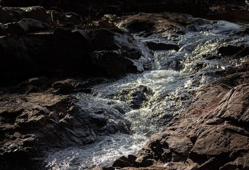 ホテル Valley Of The Rainbow Estate