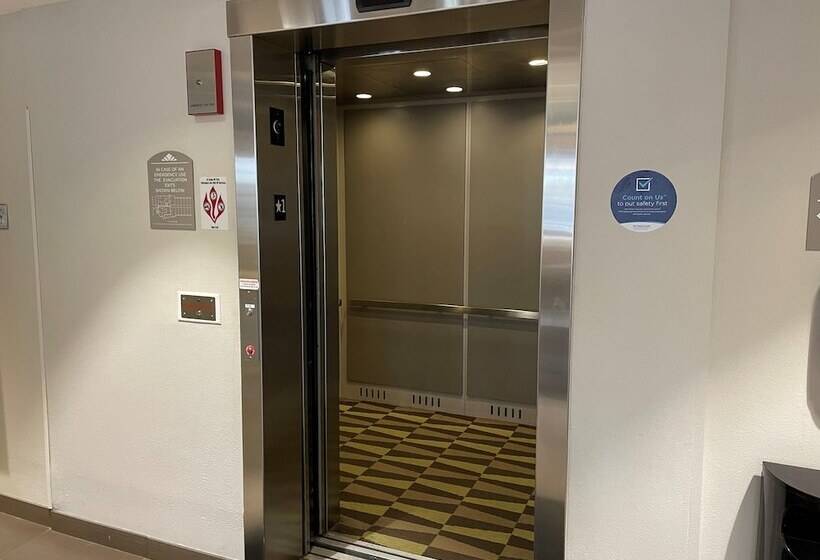 호텔 Coratel Inn & Suites By Jasper Rochester