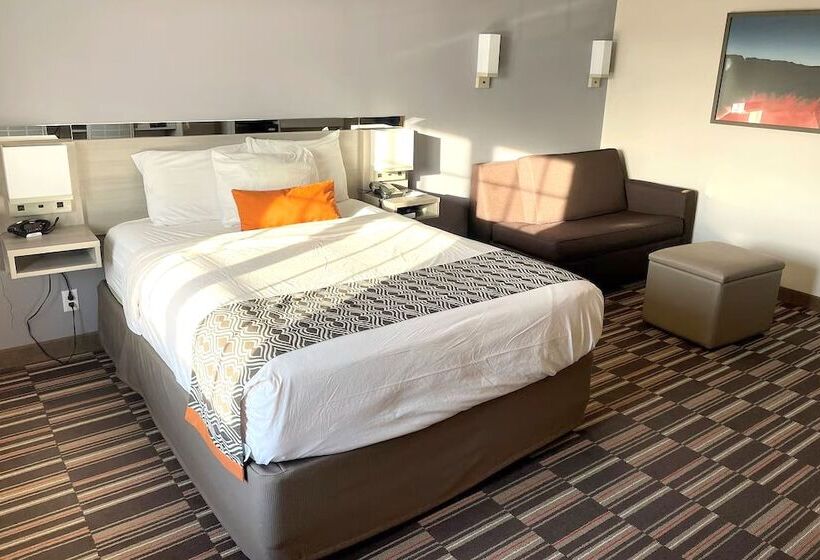 Отель Coratel Inn & Suites By Jasper Rochester