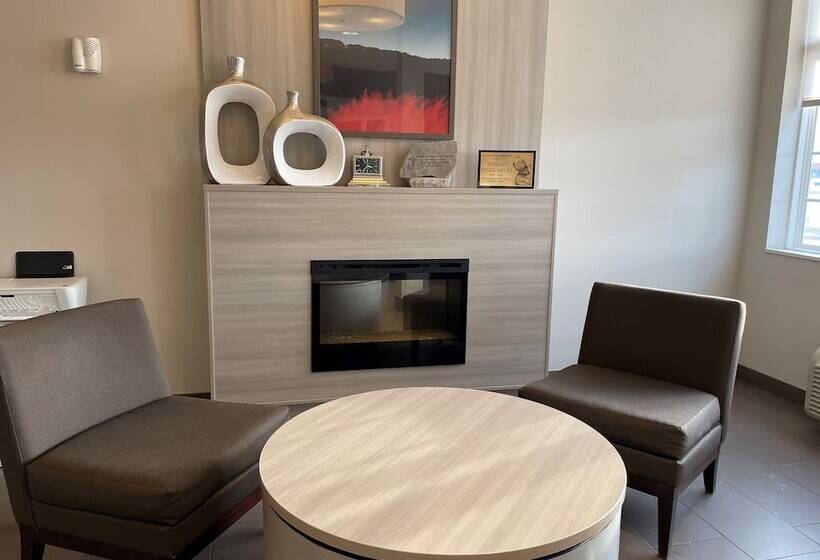 Отель Coratel Inn & Suites By Jasper Rochester