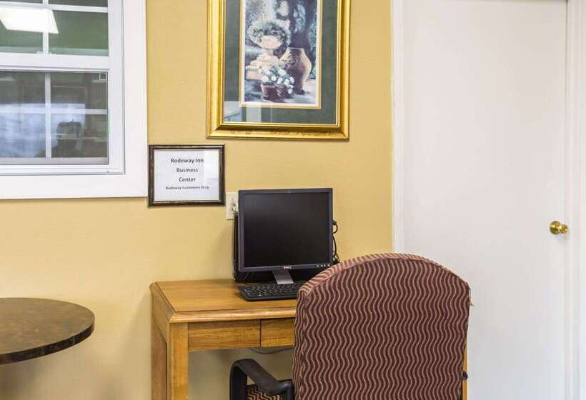 فندق على الطريق Rodeway Inn