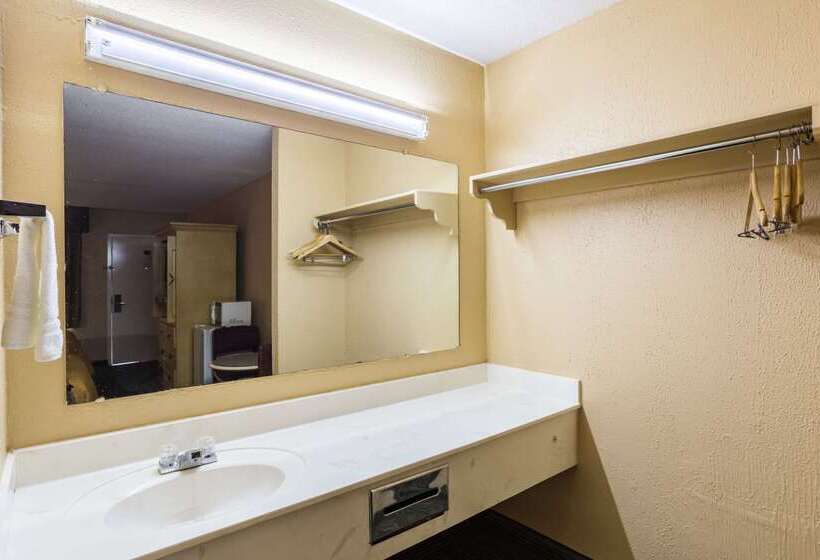 فندق على الطريق Rodeway Inn