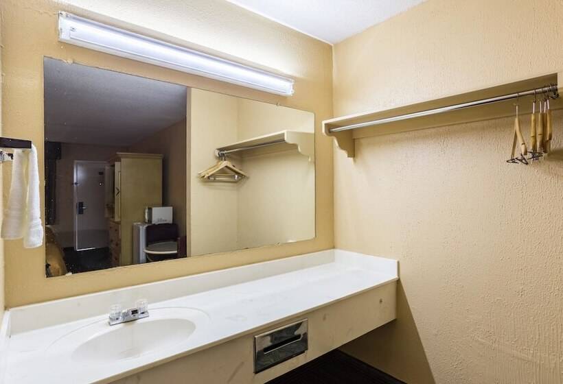 فندق على الطريق Rodeway Inn