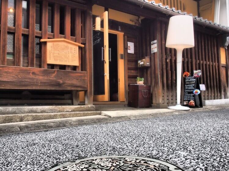 Naramachi Hostel & Restaurant